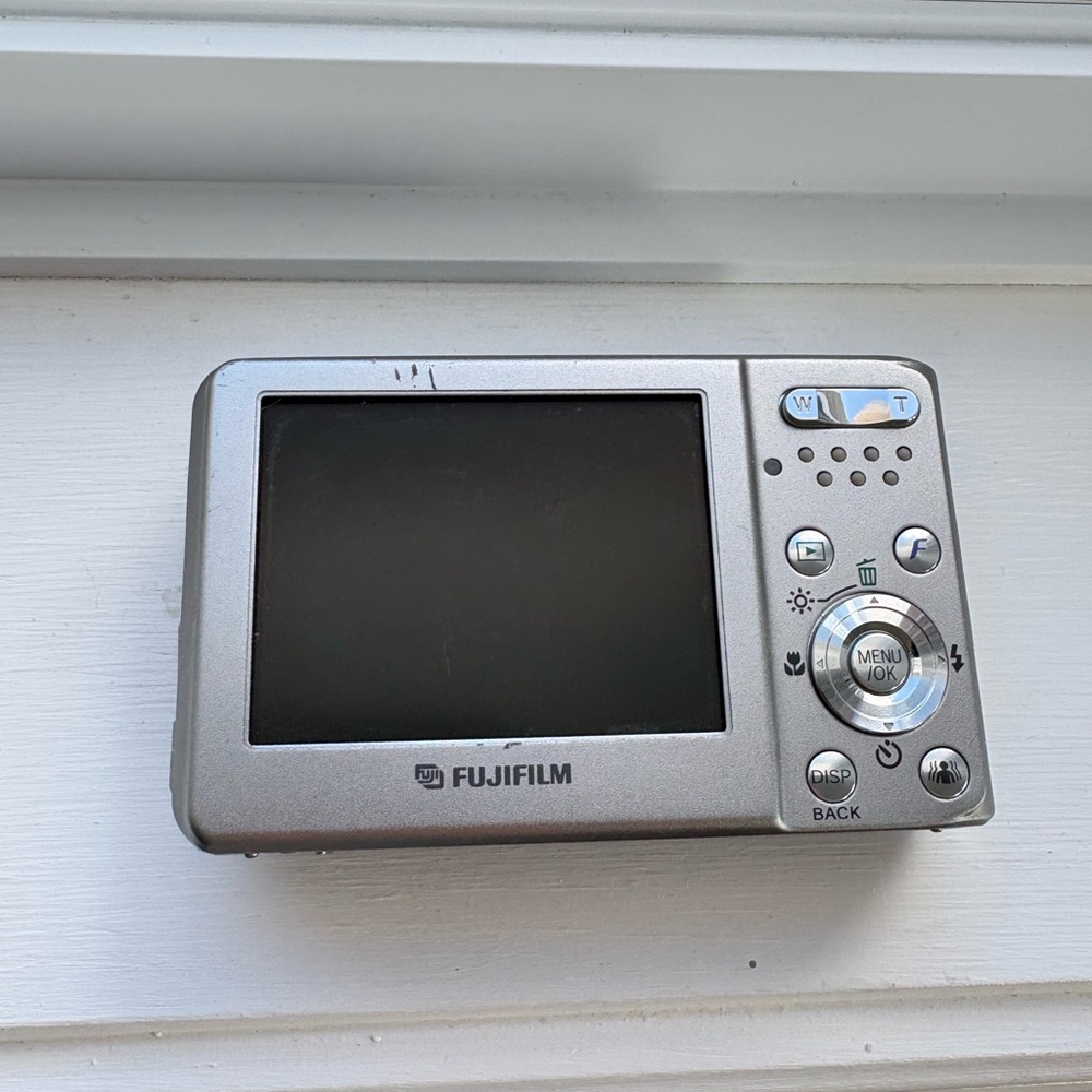 Fujifilm FinePix F20 Digital Camera